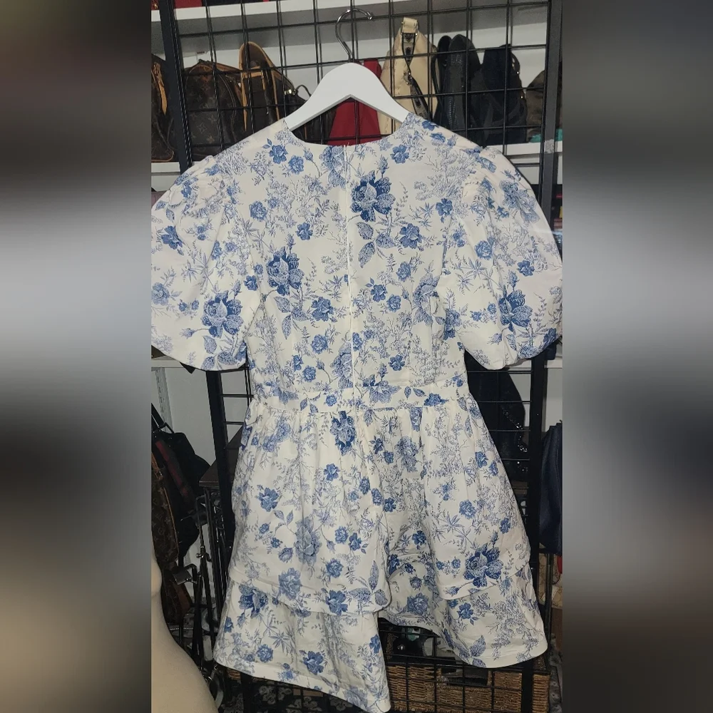 Muy Muy Floral Blue and White Dress Size LARGE - Picture 5 of 5